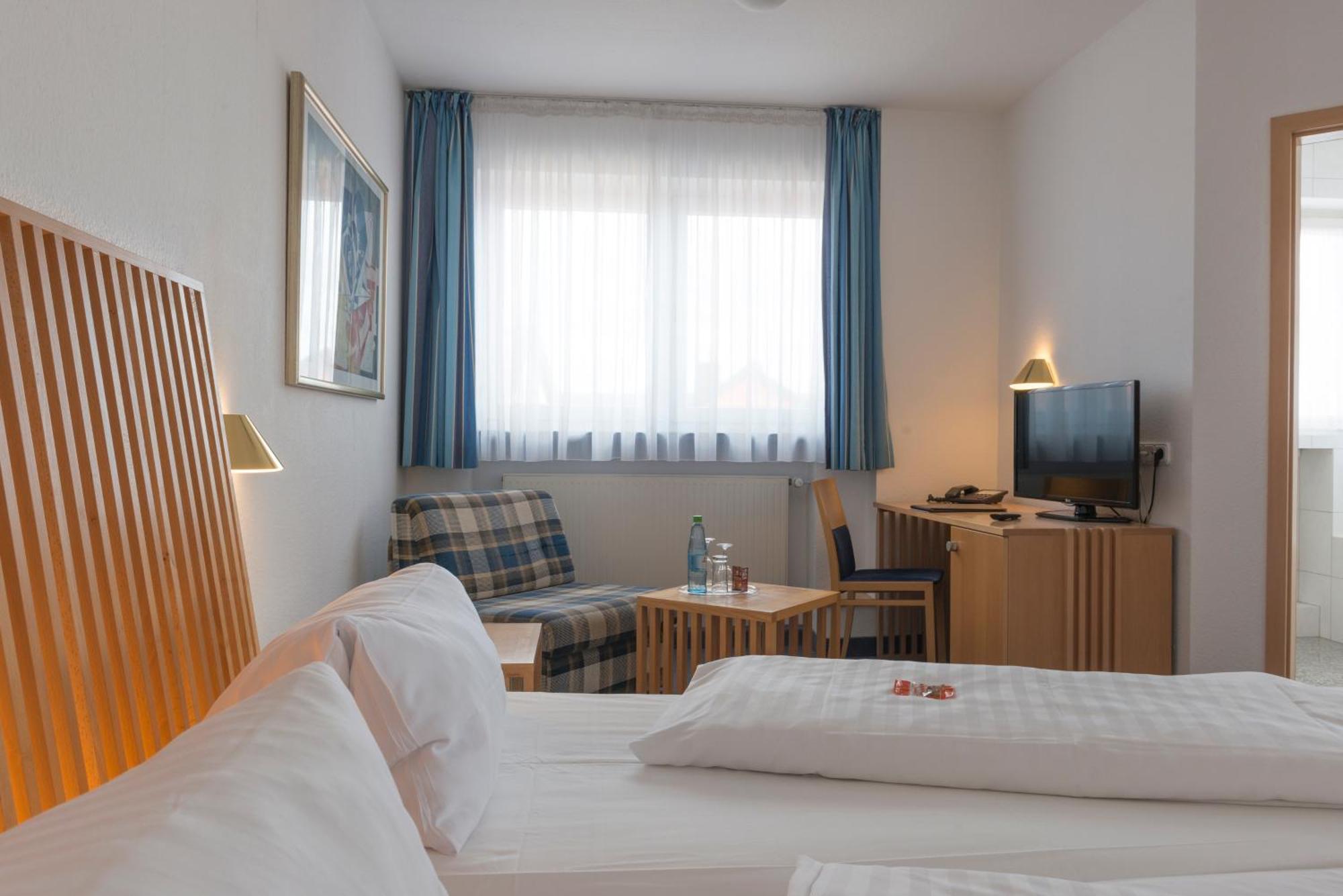Hotel Gasthof Zum Storch Schlüsselfeld Exteriör bild
