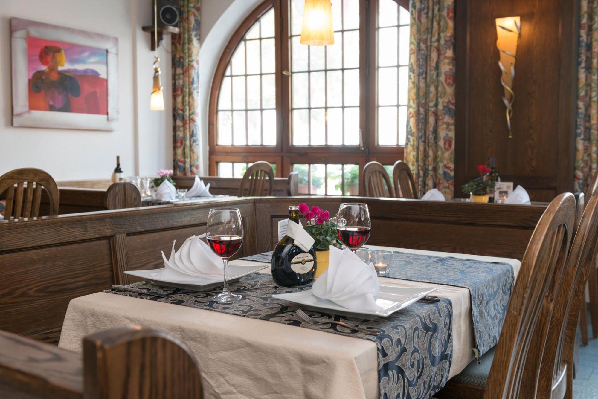 Hotel Gasthof Zum Storch Schlüsselfeld Exteriör bild