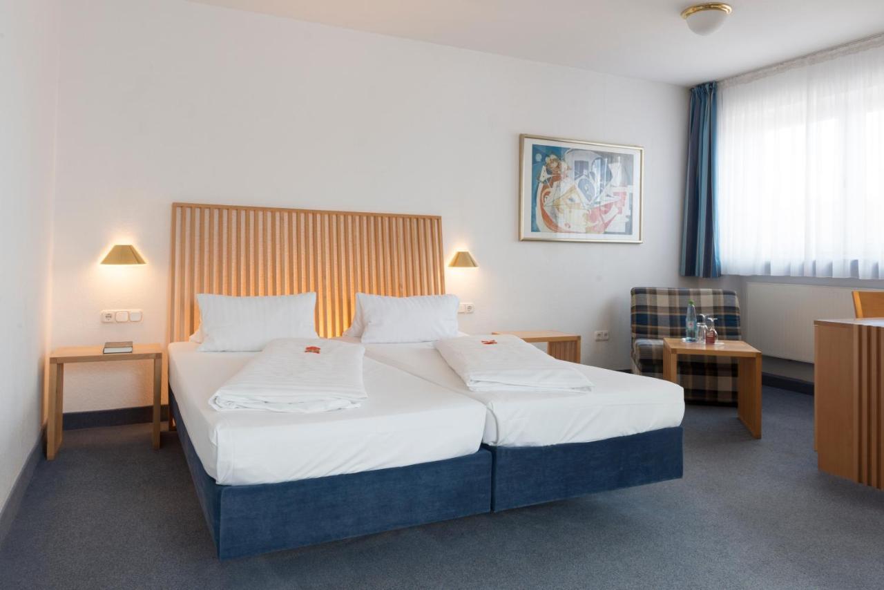 Hotel Gasthof Zum Storch Schlüsselfeld Exteriör bild